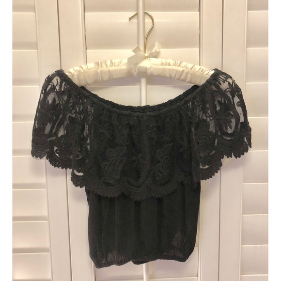 Forever 21 | Off-the-shoulder top with lace detail - Picture 3 of 5